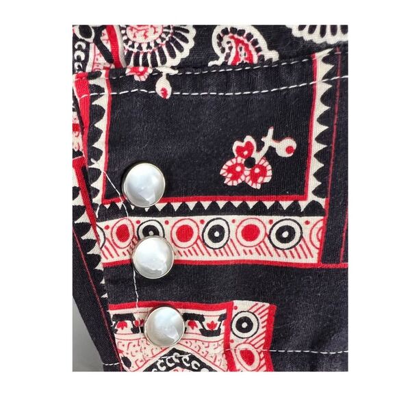 Sheplers western pearl snap black and red bandana print men’s medium - Picture 2 of 9